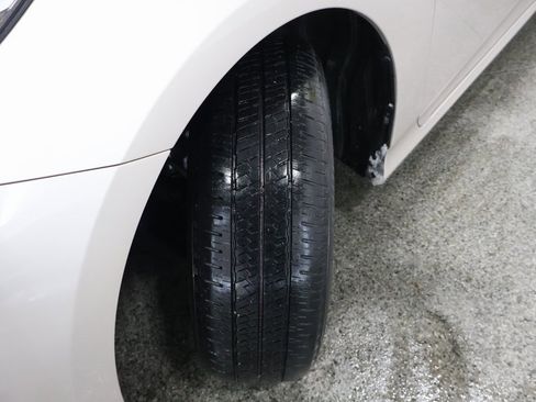 Used 2018 Toyota Prius Prime Premium image 4