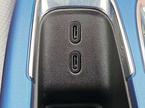 New 2025 Chevrolet Equinox EV LT w/ Convenience Package II FWD image 22