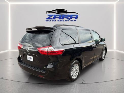Used 2017 Toyota Sienna XLE w/ XLE Navigation Package FWD image 7