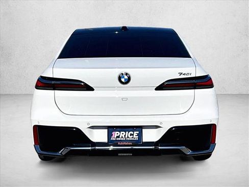 Used 2023 BMW 740i w/ Executive Package image 4