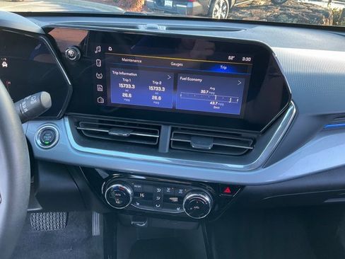 Used 2024 Chevrolet Trax LT w/ Driver Confidence Package image 12