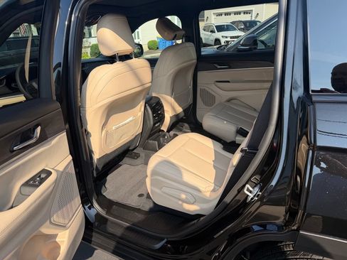 Used 2025 Jeep Grand Cherokee L Limited AWD/4WD image 9