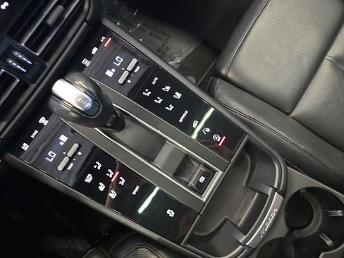 Used 2023 Porsche Macan Turbo AWD/4WD image 28