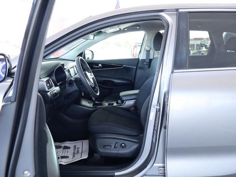 Used 2019 Kia Sorento FWD V6 image 15