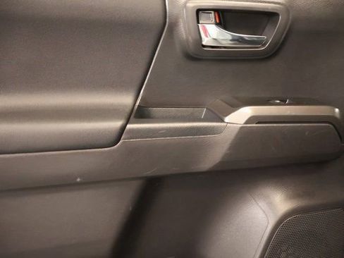 Used 2022 Toyota Tacoma TRD Sport w/ TRD Premium Sport Package AWD/4WD image 30