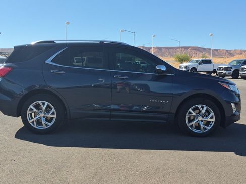 Used 2018 Chevrolet Equinox Premier FWD image 2
