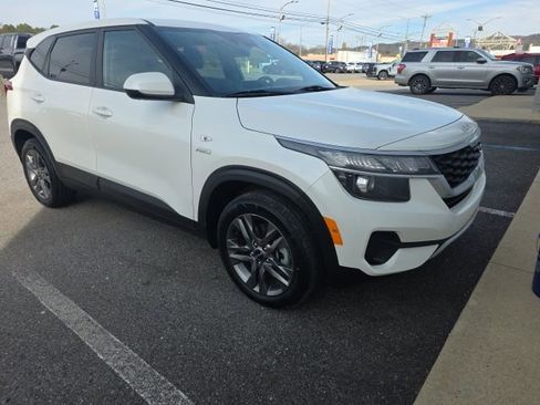 Used 2023 Kia Seltos LX image 2