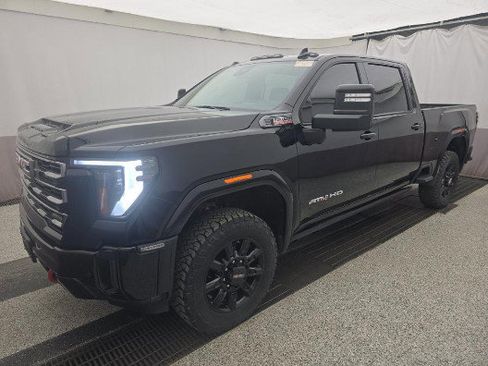 Used 2025 GMC Sierra 2500 AT4 w/ AT4 Premium Plus Package AWD/4WD image 2