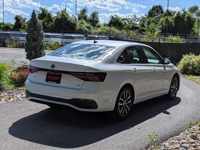 Certified 2025 Volkswagen Jetta SE w/ Sunroof Package FWD image 5