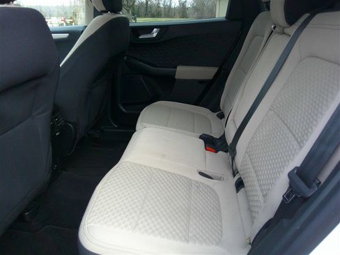 Used 2020 Ford Escape SE image 17