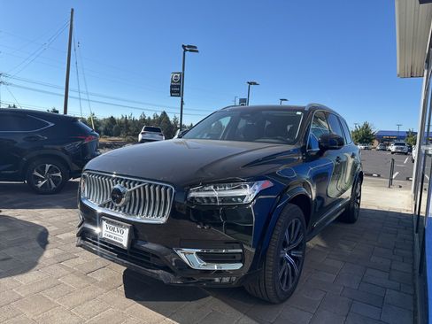 Used 2025 Volvo XC90 B6 Plus image 2