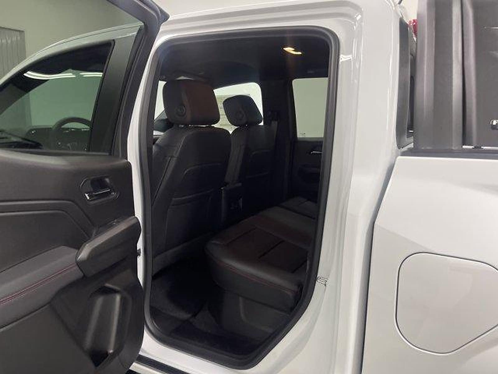 New 2026 Chevrolet Colorado Z71 w/ Midnight Edition AWD/4WD image 10