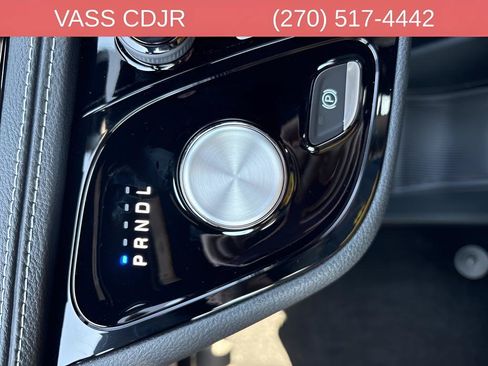 New 2026 Chrysler Pacifica Select FWD image 24