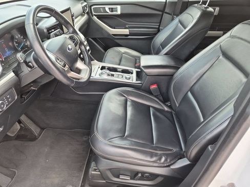 Used 2021 Ford Explorer XLT w/ Equipment Group 202A AWD/4WD image 15