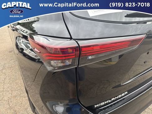 Used 2024 Toyota Highlander XLE image 14