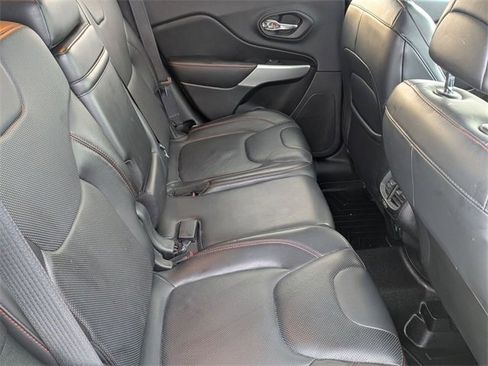 Used 2018 Jeep Cherokee Trailhawk image 30
