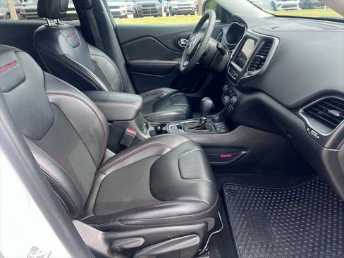 Certified 2022 Jeep Cherokee Trailhawk w/ Comfort/Convenience Group AWD/4WD image 16