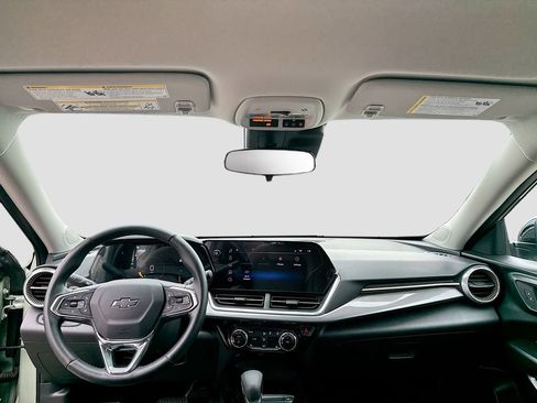 Used 2025 Chevrolet Trax ACTIV w/ Driver Confidence Package FWD image 19
