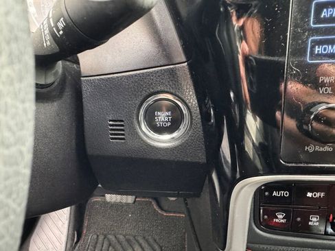 Used 2017 Toyota Corolla SE w/ SE Premium Package image 25