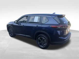 Used 2024 Nissan Rogue SV FWD video 3