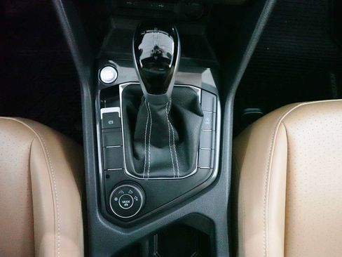 Used 2024 Volkswagen Tiguan SE w/ Panoramic Sunroof Package AWD/4WD image 23