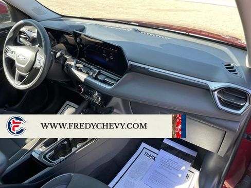 Used 2025 Chevrolet TrailBlazer LT AWD/4WD image 34