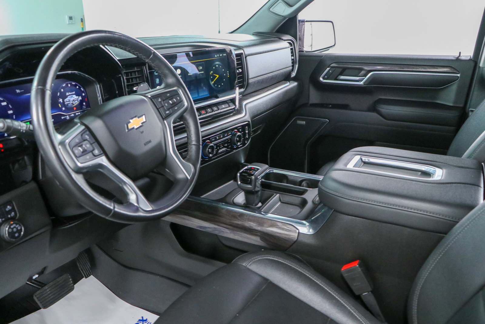 Used 2022 Chevrolet Silverado 1500 LTZ AWD/4WD image 26