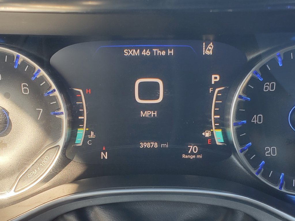 Used 2025 Chrysler Pacifica Limited AWD/4WD image 9