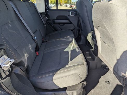 Used 2024 Jeep Wrangler Sahara image 13