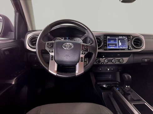 Used 2020 Toyota Tacoma SR5 AWD/4WD image 11