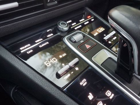 Used 2019 Porsche Cayenne S image 31