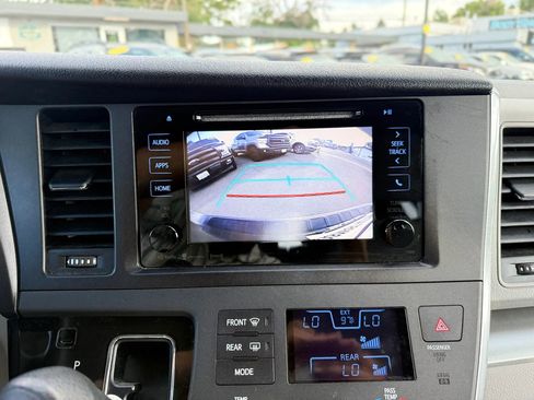 Used 2016 Toyota Sienna LE AWD/4WD image 31