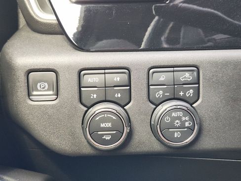 Used 2022 Chevrolet Silverado 1500 LTZ AWD/4WD image 24