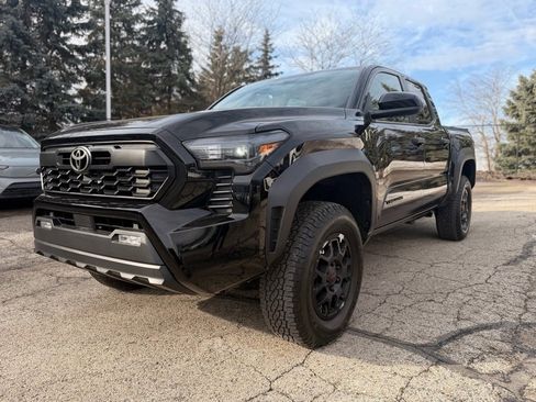 Used 2024 Toyota Tacoma TRD Off-Road image 3