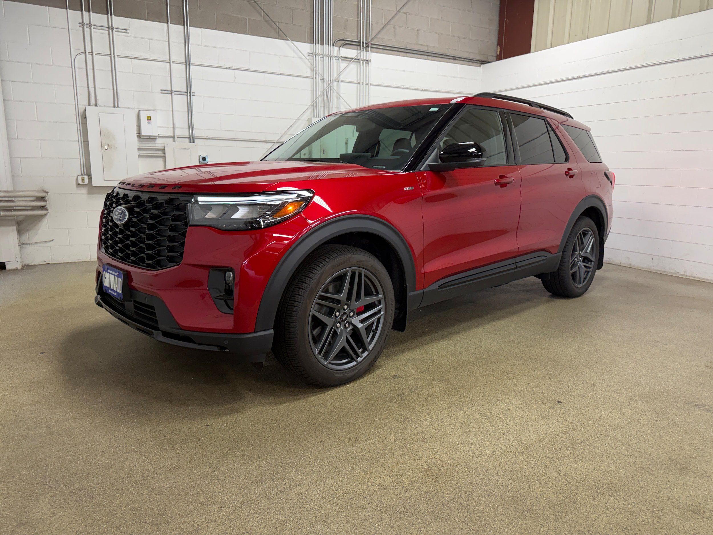 Used 2026 Ford Explorer ST-Line w/ ST-Line Street Pack AWD/4WD image 2