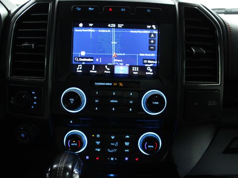 Used 2018 Ford F150 Lariat w/ Equipment Group 502A Luxury AWD/4WD image 22