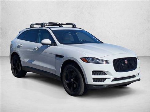 Used 2017 Jaguar F-PACE Prestige image 3