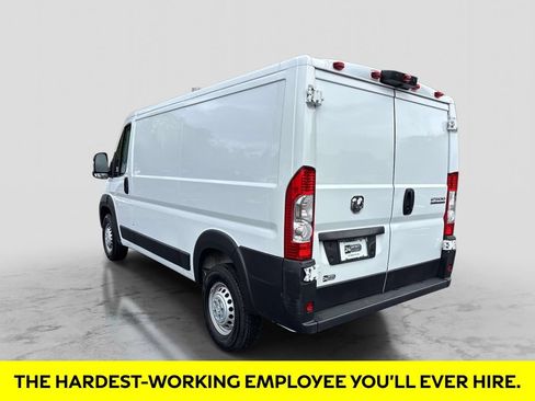 Used 2025 RAM ProMaster 2500 w/ Convenience Group FWD image 3