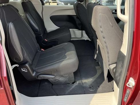 Used 2023 Chrysler Voyager LX FWD image 19