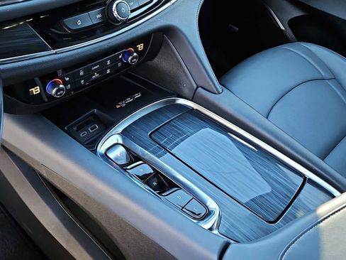 Used 2024 Buick Enclave Premium image 19