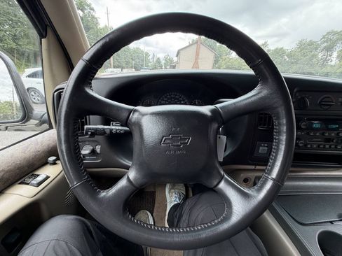 Used 2001 Chevrolet Express 1500 LT RWD image 32