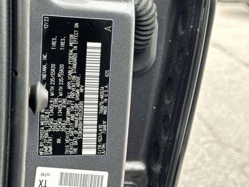 Used 2024 Toyota Highlander Platinum image 31