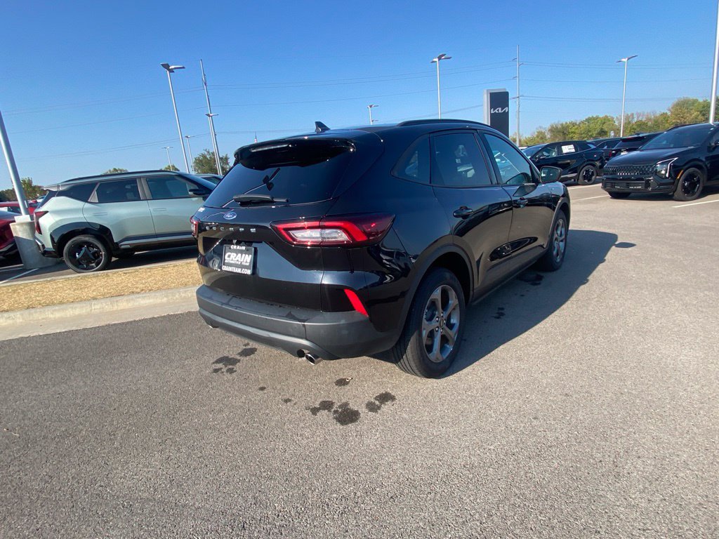 Used 2025 Ford Escape ST-Line FWD image 3