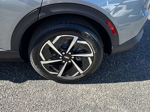 New 2026 Chevrolet Equinox EV LT image 9