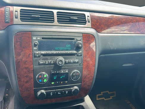 Used 2014 Chevrolet Suburban LT AWD/4WD image 13