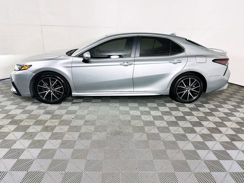 Used 2023 Toyota Camry SE w/ Convenience Package image 6