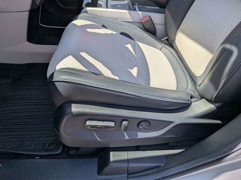 Used 2025 Honda Odyssey Elite image 12