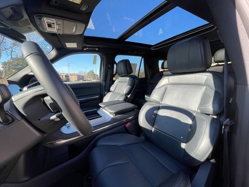 New 2025 Lincoln Navigator Reserve w/ Jet Appearance Package image 9