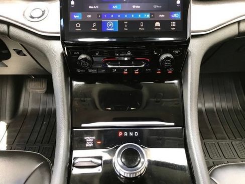 Used 2023 Jeep Grand Cherokee L Limited AWD/4WD image 16