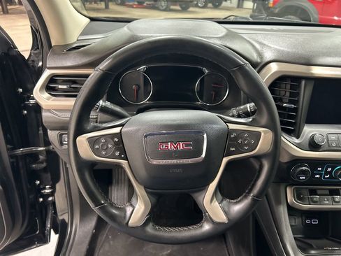 Used 2023 GMC Acadia Denali image 16